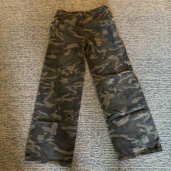Edikted Aya Low-Rise Cargo Pants - Picture 9 of 10